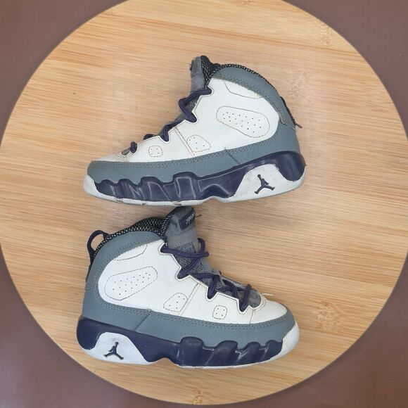 Jordan Kid's Size 8C Retro 9 Sneakers "Baron" White Concord Grape - Picture 3 of 11